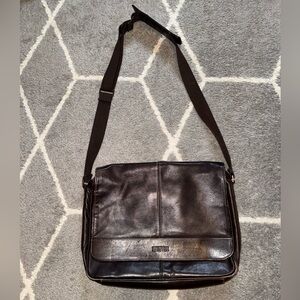 Kenneth Cole Reaction Leather Messenger Bag